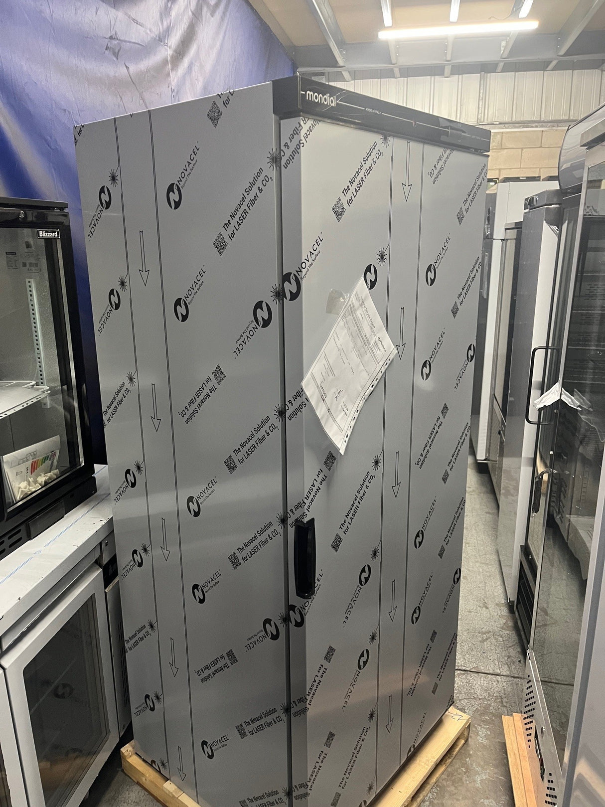 Upright 640 L Single Hinged Door Refrigerator