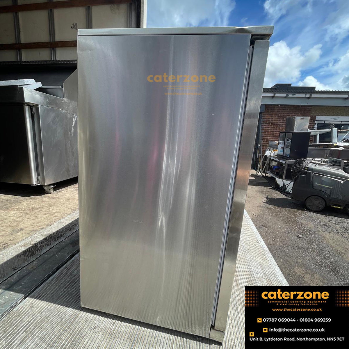Polar Undercounter Triple Hinged Glass Door Stainless Steel Back Bar Bottle Cooler-Refurbished