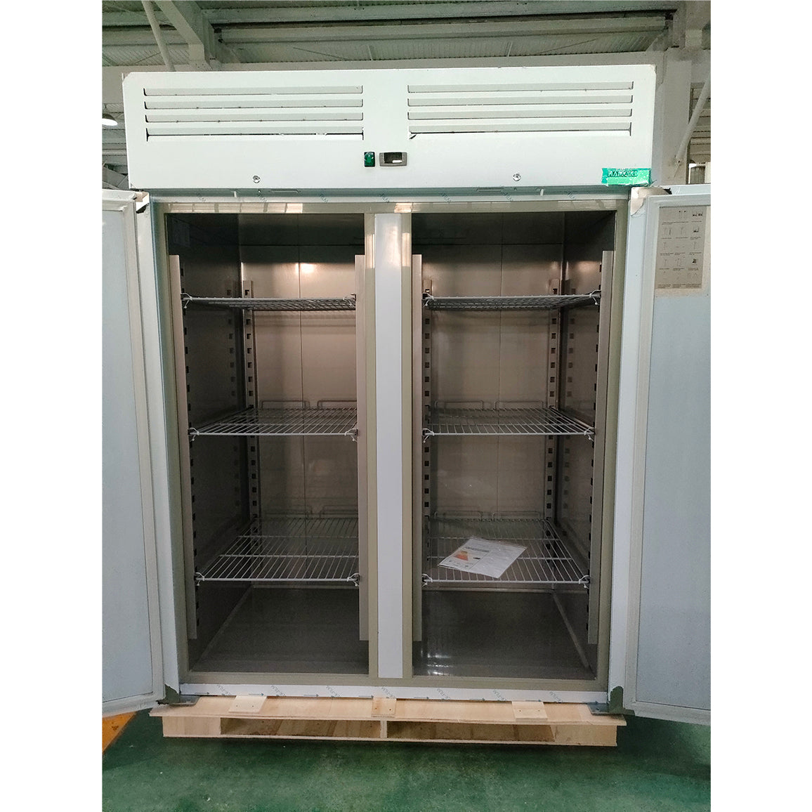 W-221008 - Upright Double Door Freezer - 935L (GN1200BT)