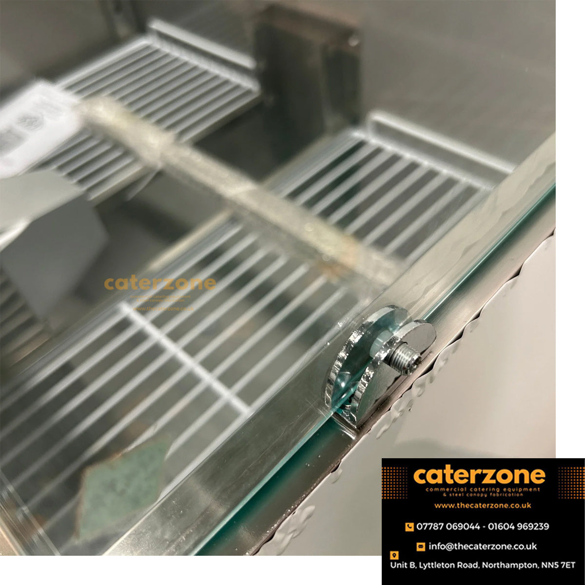Saladette Glass top 900x700x970mm 2 doors