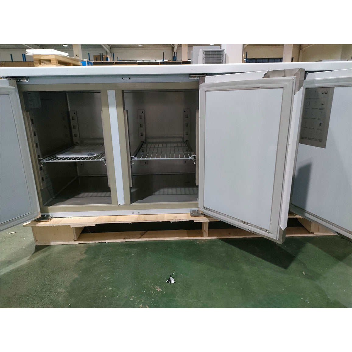 W-221012 - 3 Door Refrigerated Counter with Backsplash - 418L (GN3200TN)