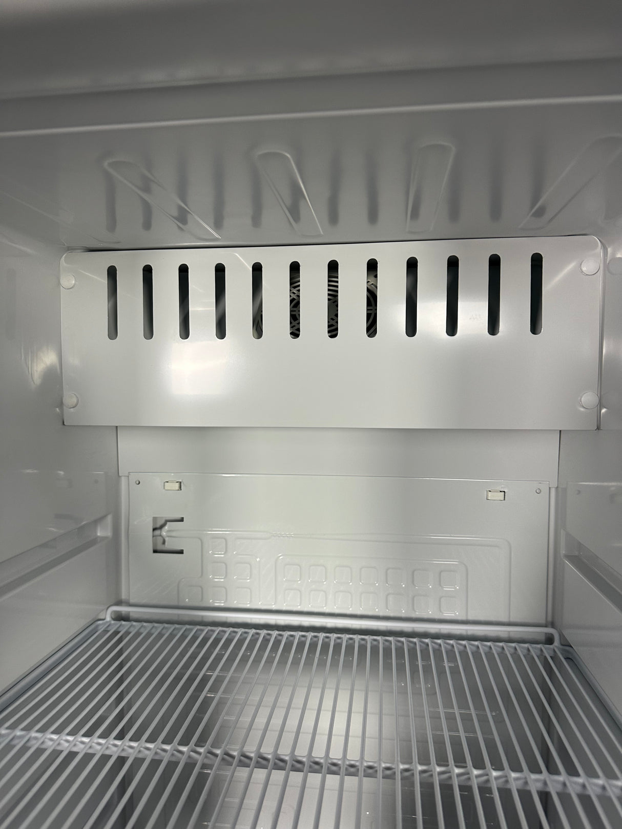 Commercial Catering Equipment - Refrigerator White 1 Door 400 L