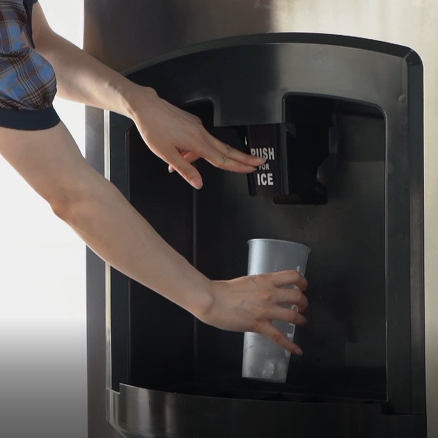 Combisteel Ice Dispenser 60 Kg