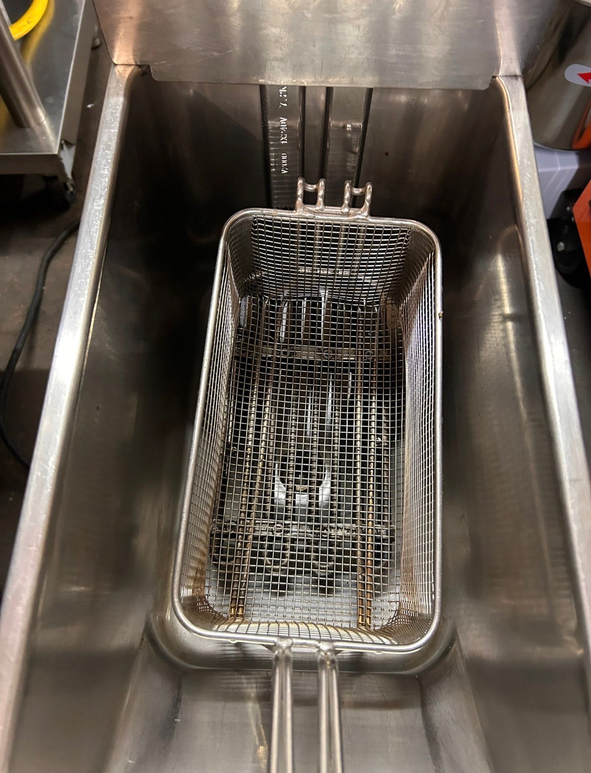 Valentine Single Tank Electric Chips Fryer 8 Litre 25x60x85cm Refurbished (Single Phase)