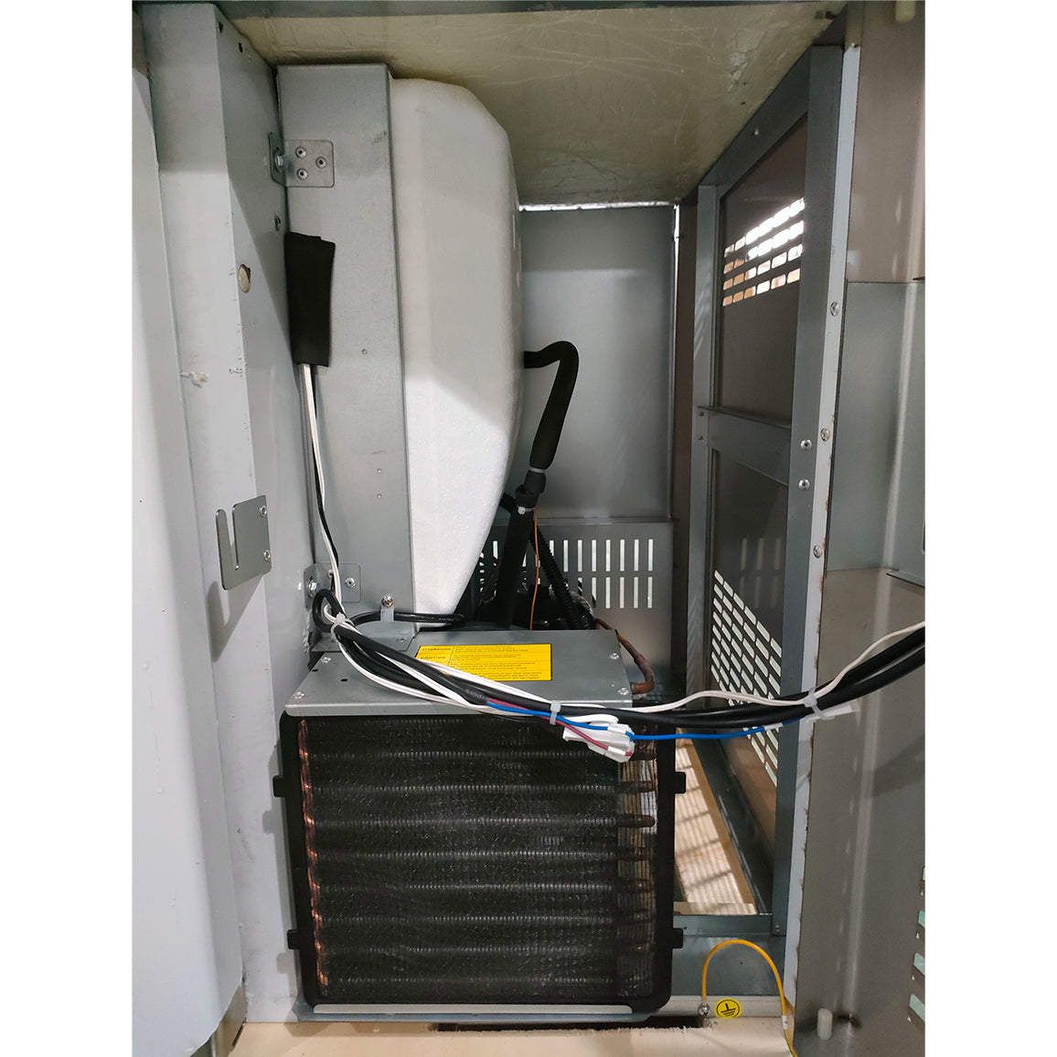 W-221016 - 2 Door Freezer Counter with Backsplash - 272L (GN2200BT)