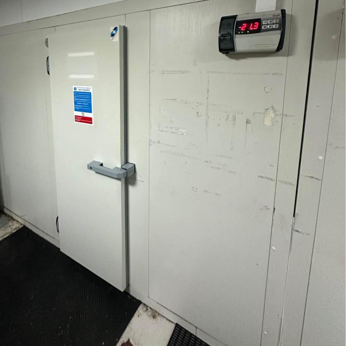 Refurbished Cold Room & Freezer Room – 3.2m x 2.8m x 2.1m (Each) – Includes Fitting - Refurbished