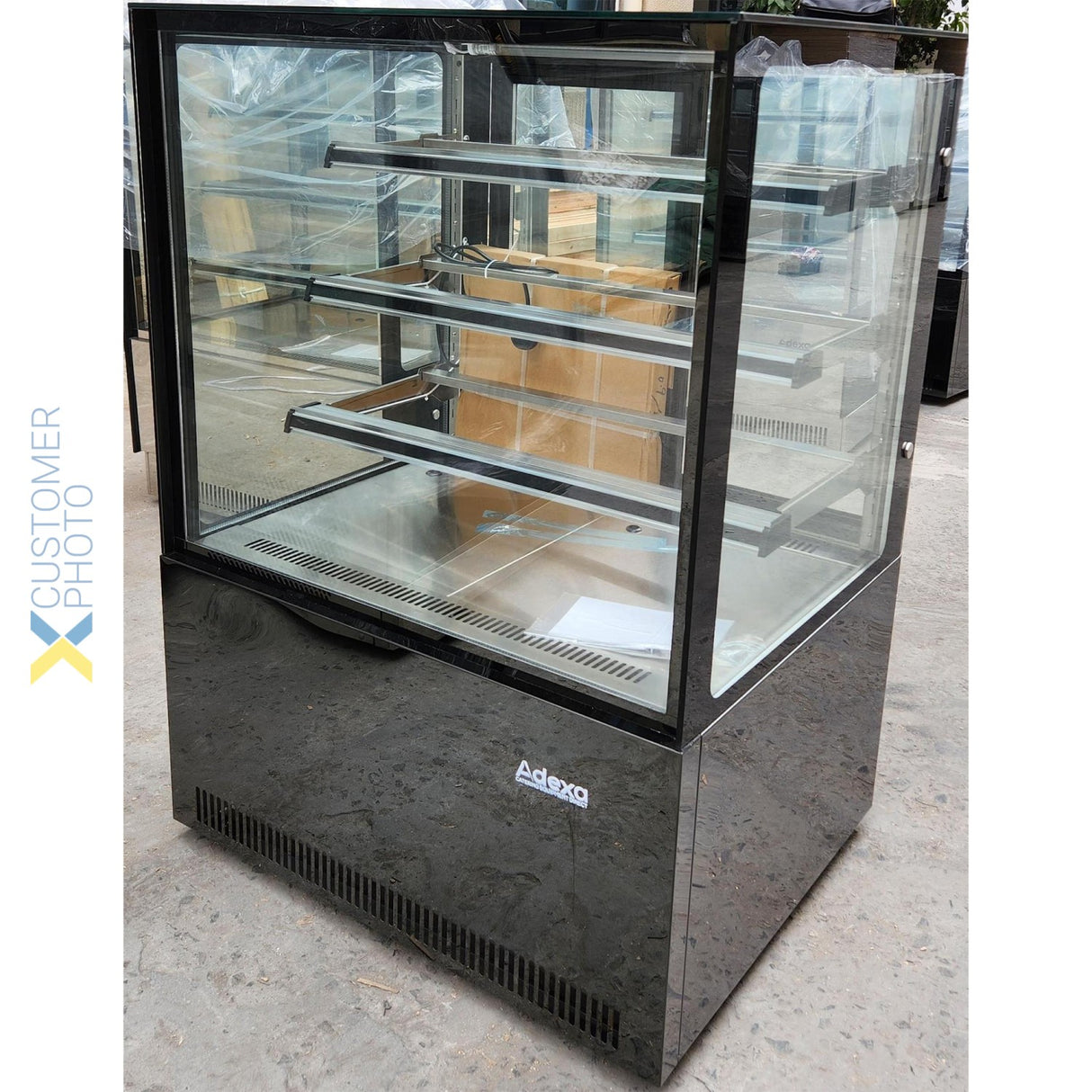 Cake Counter Straight Front 1000x730x1300mm 3 Shelves Black Base Led | Gn1000 R3 Black