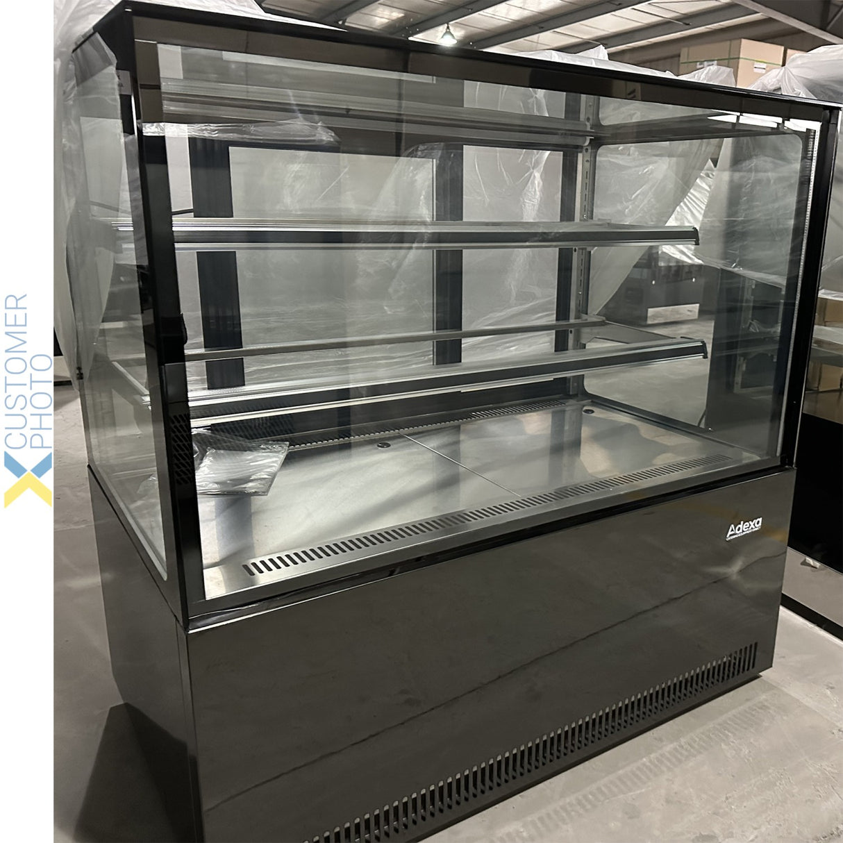 Cake Counter Straight Front 1500x730x1200mm 2 Shelves Black Base Led | Gn1500 R2 Black