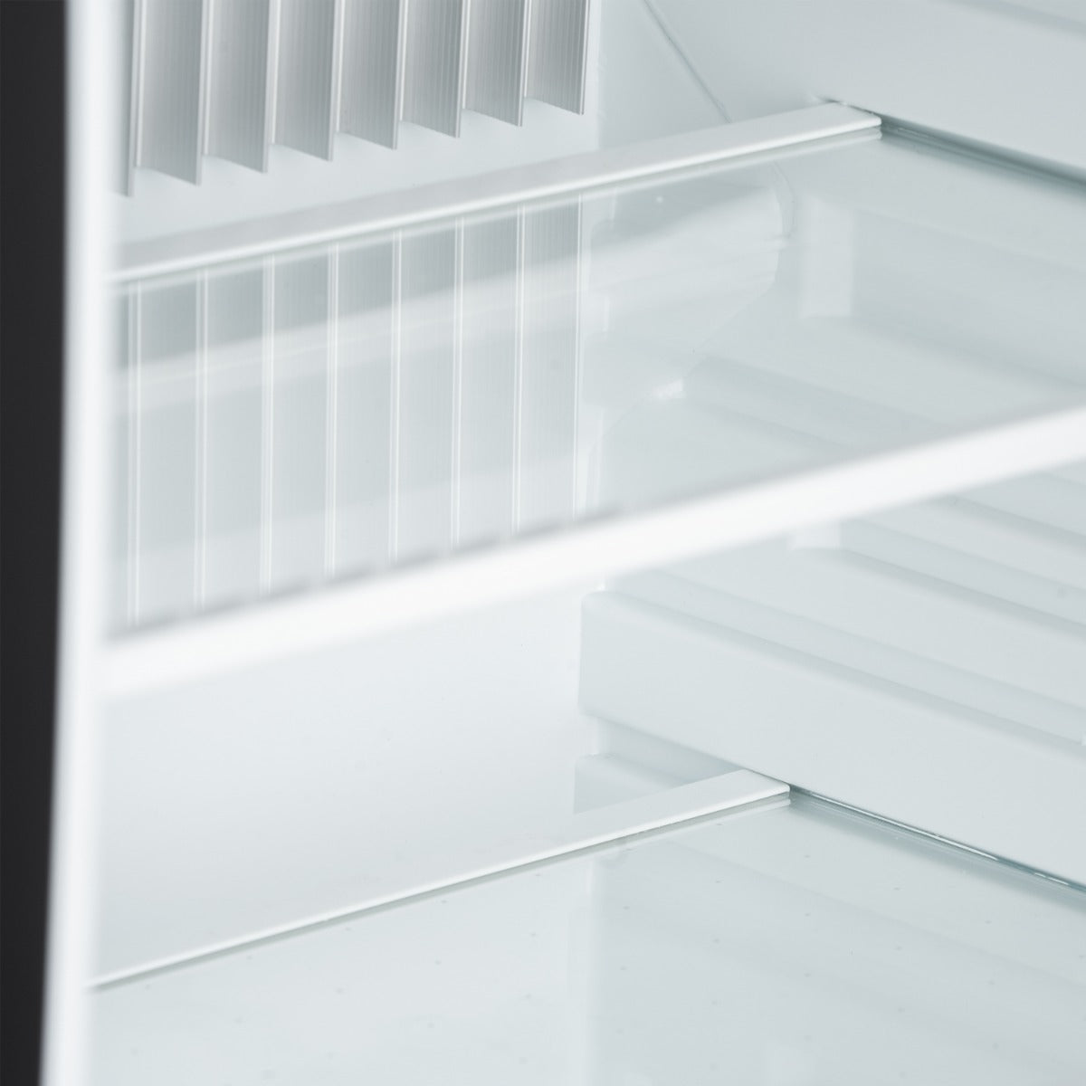 Graded 01048 Bmb40 G Single Glass Door Mini Bar