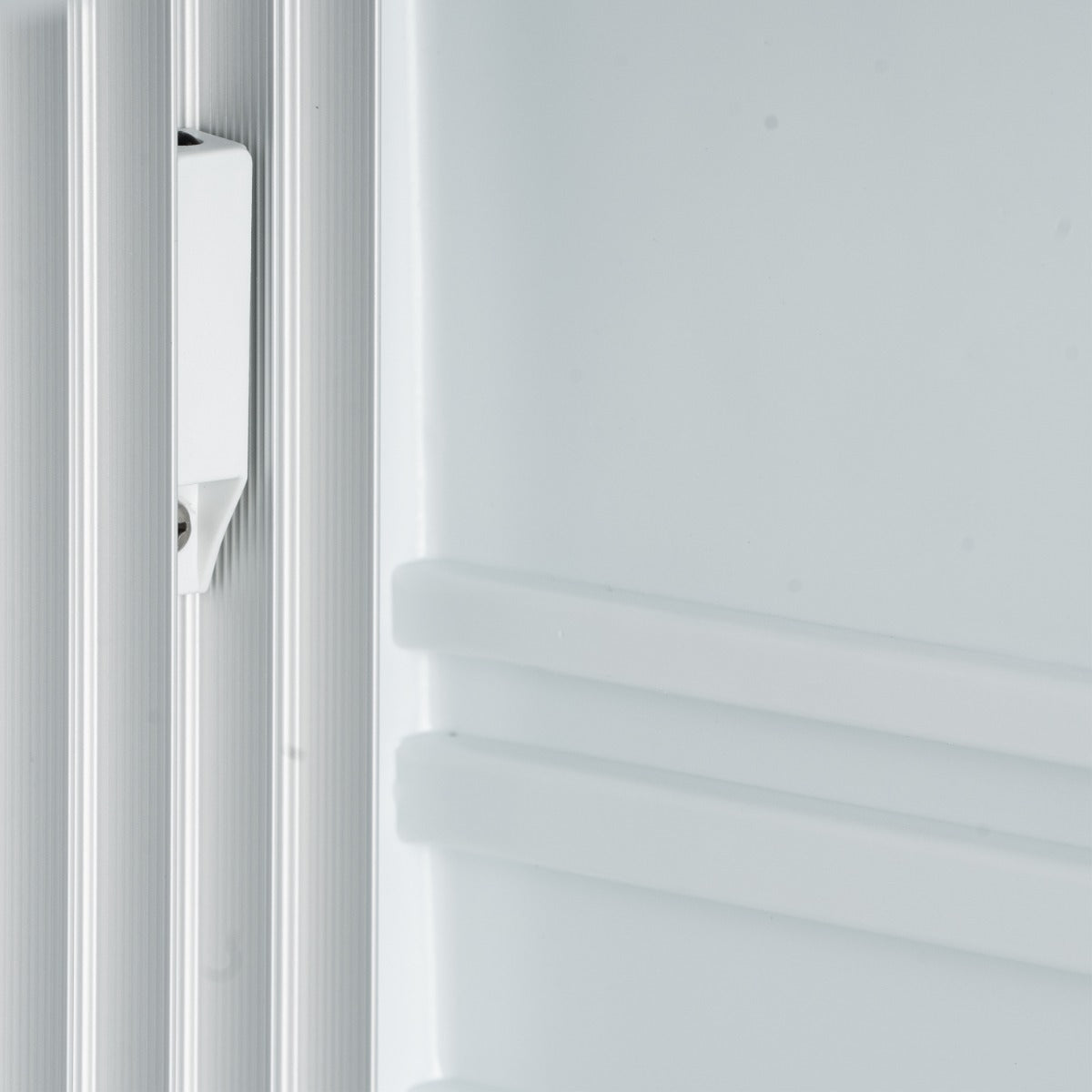 Graded 01048 Bmb40 G Single Glass Door Mini Bar