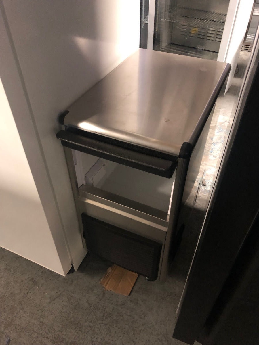 Graded 02028 40kg Integral Ice Maker