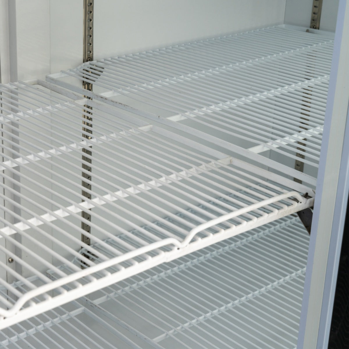 900 L Double Sliding Glass Door Display Merchandiser