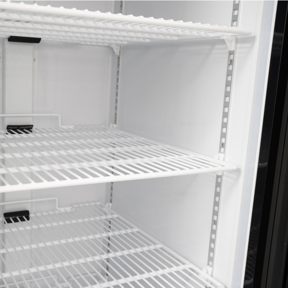Graded 02177 Triple Hinged Glass Door Freezer Display Merchandiser