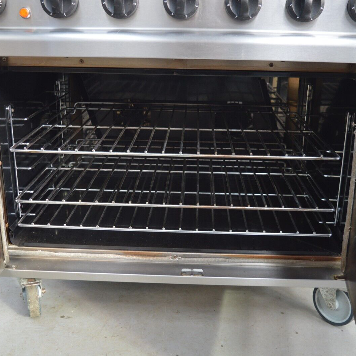 Lincat 6 hob range cooker electric - Refurbished
