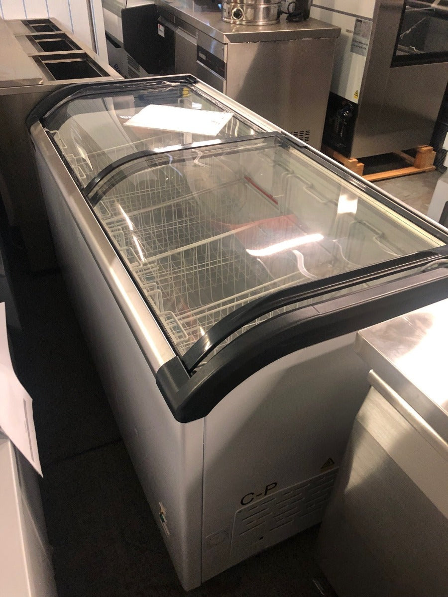 Graded 02024 520 L Curved Glass Lid Freezer