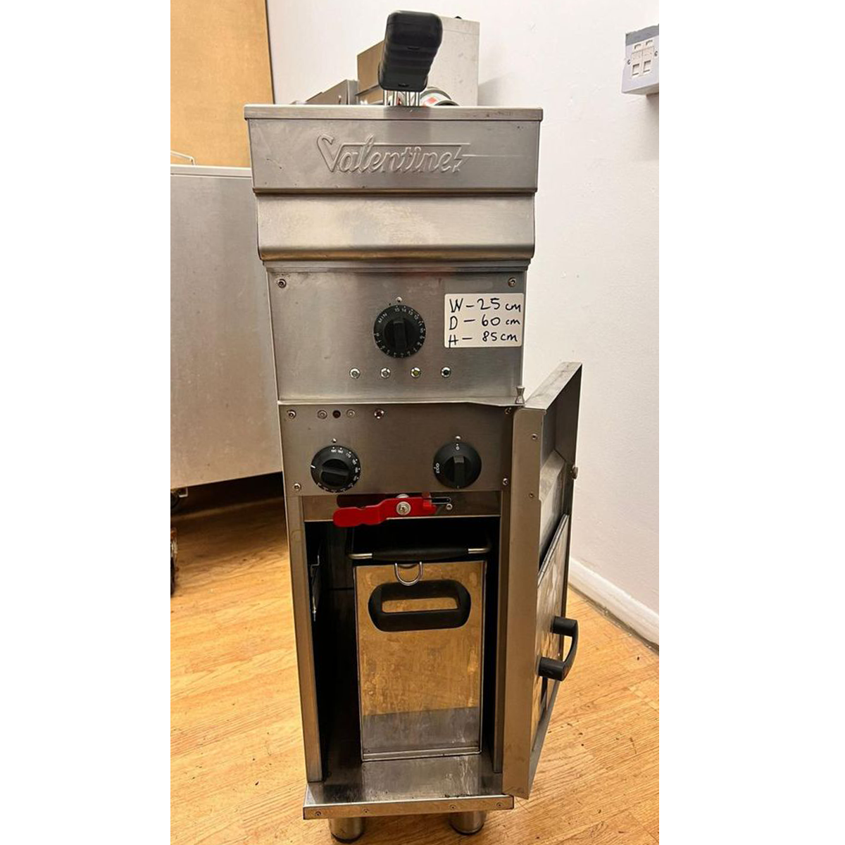 Valentine Single Tank Electric Fryer 8 Litre 3 Phase 25x60x85cm Refurbished