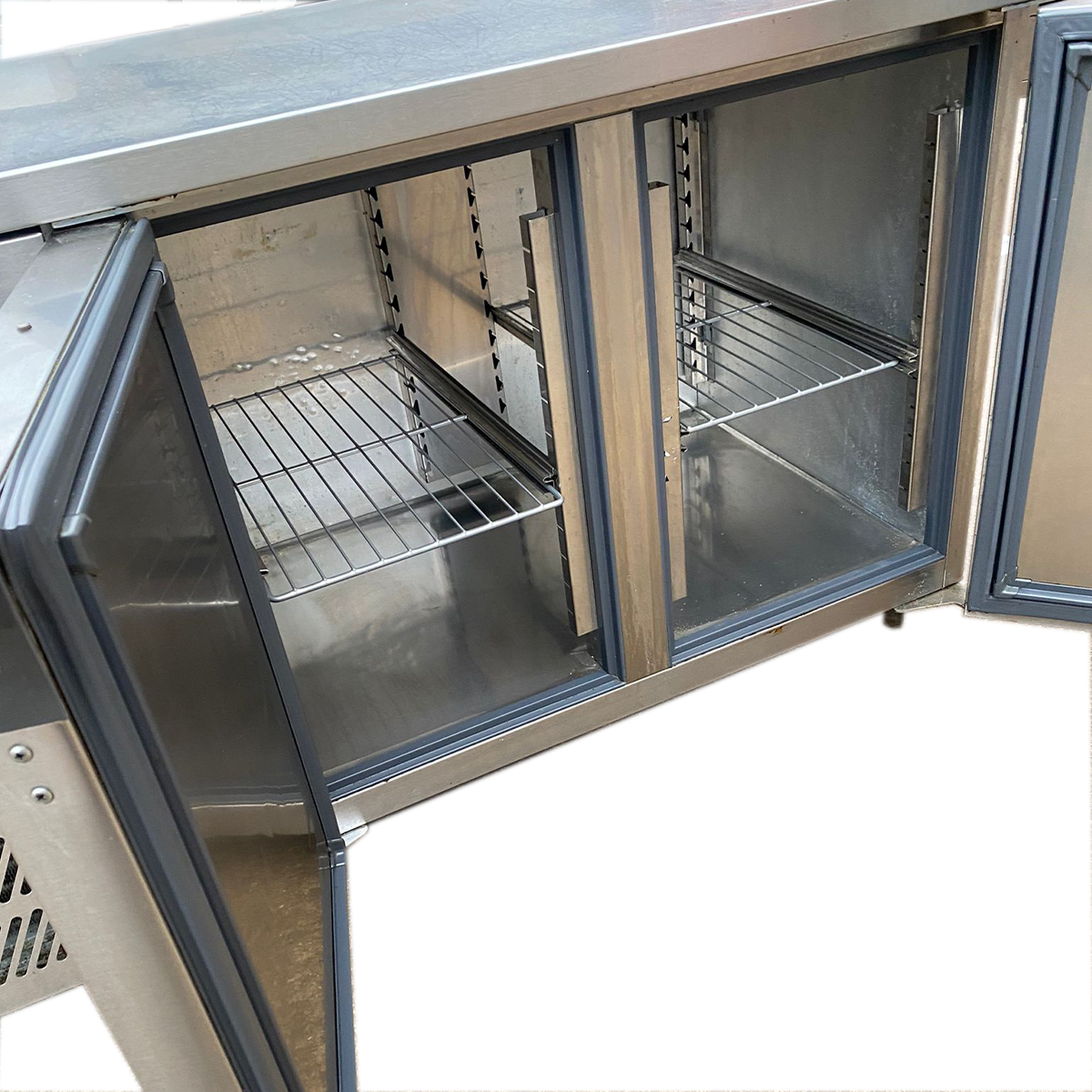 Williams 2 door bench fridge - Refurbished