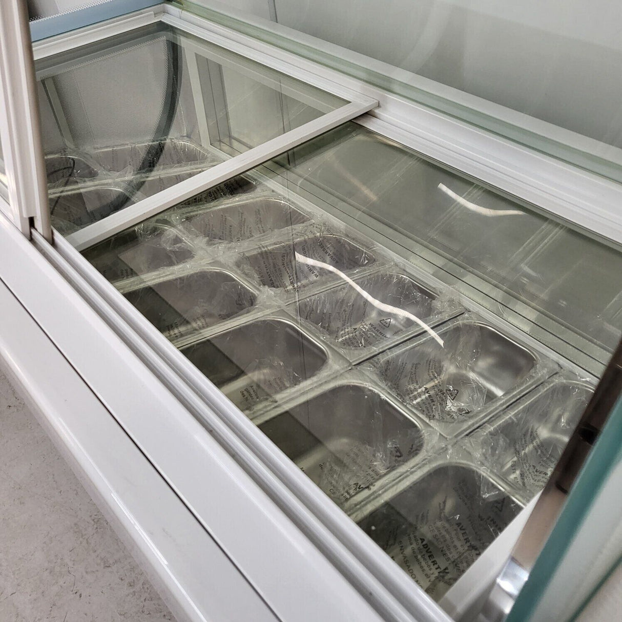 Ice Cream Freezer Display Scoop 14 1/4 Pans Showcase 125x69x123 cm Brand New