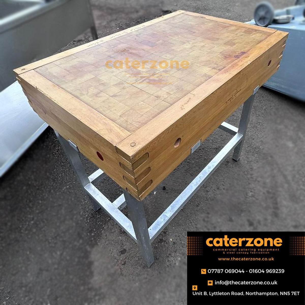 Butchers Block wood with stand- (92 (W)x62(D) x 85(H) cm) USED