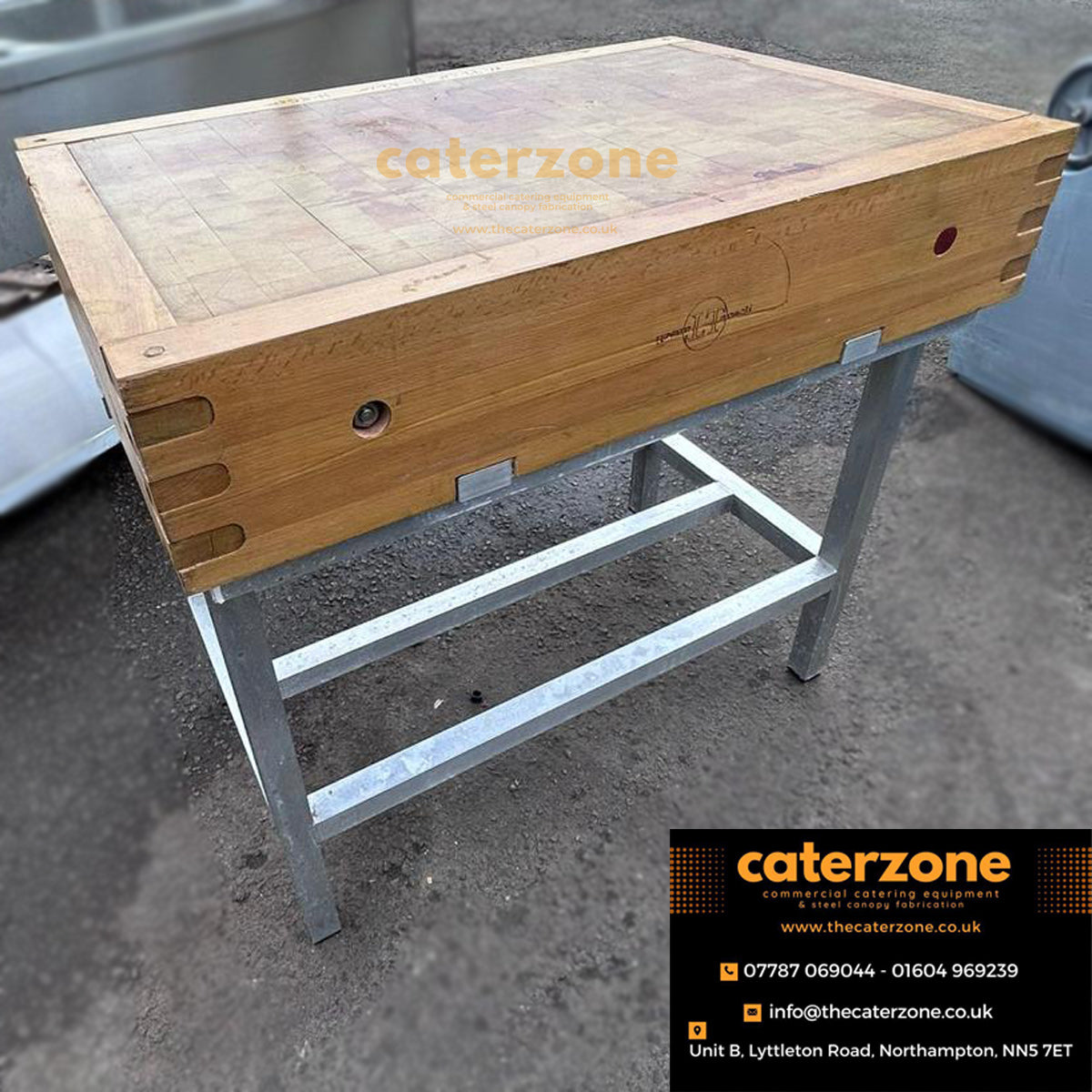 Butchers Block wood with stand- (92 (W)x62(D) x 85(H) cm) USED