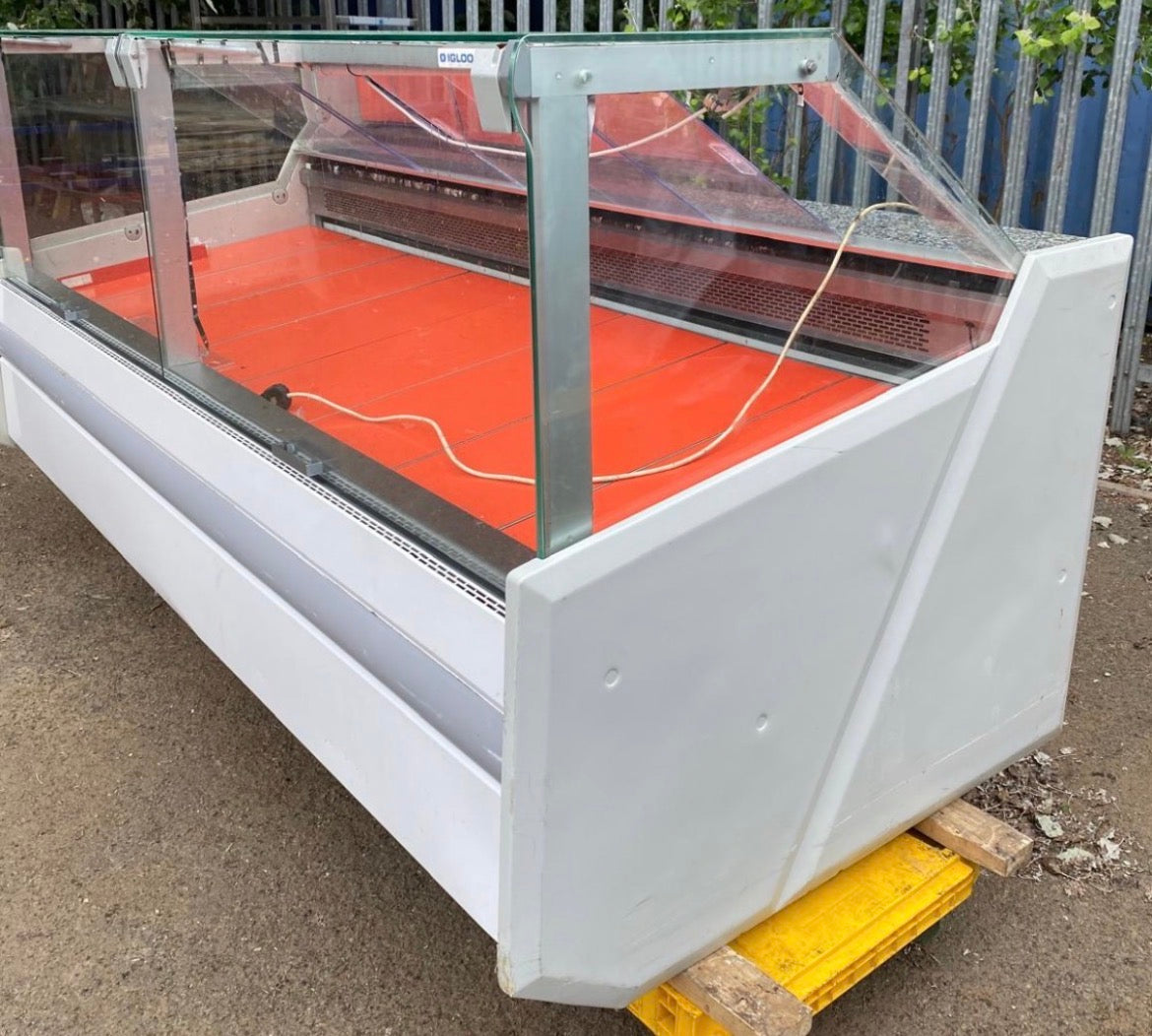 Commercial Serve Over Counter | Deep Refrigerated Display Meat Fridge 260x120x122cm - Refurbished
