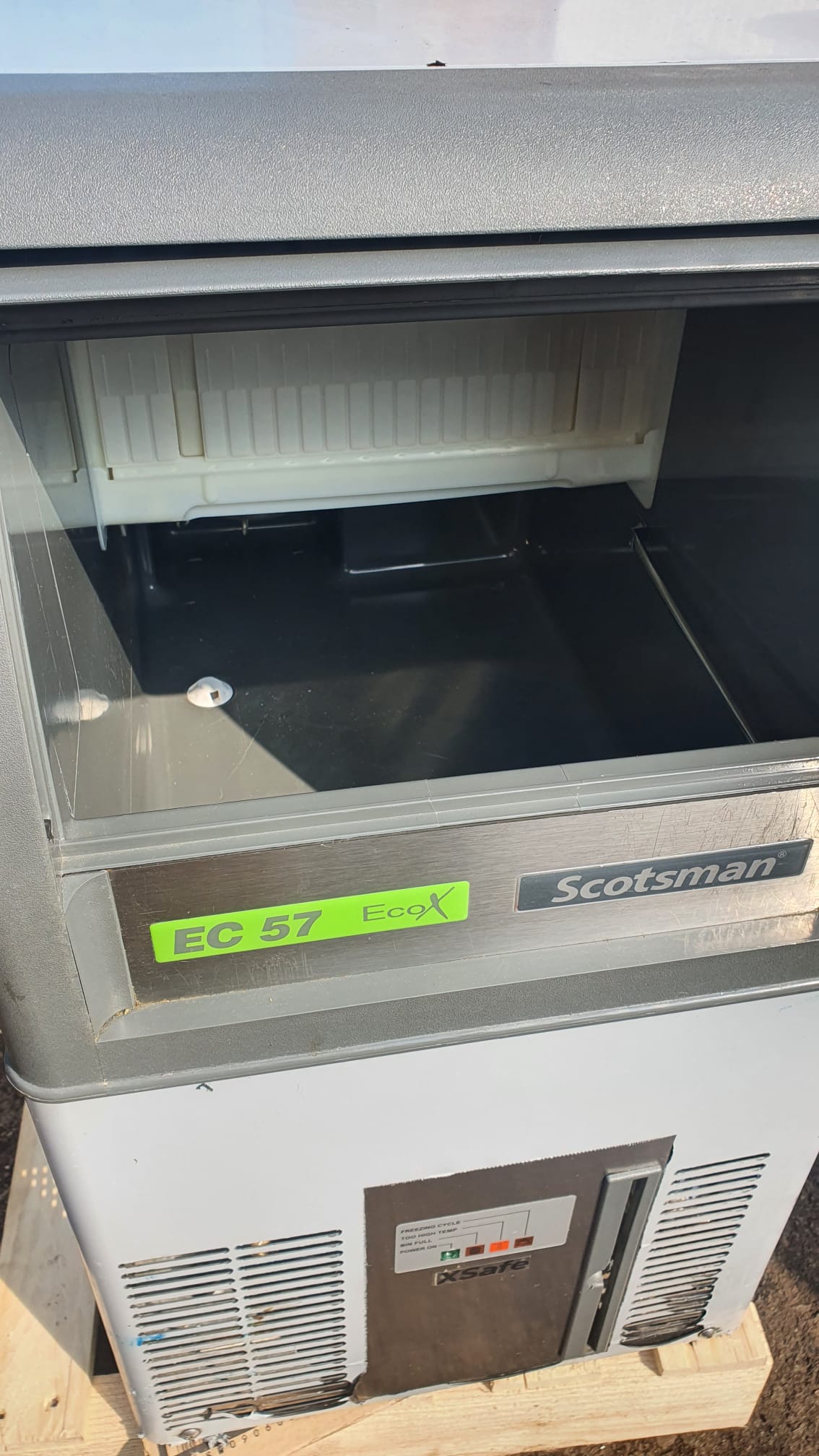 Scotsman EC 57 Self Contained Ice Machine w/ integral drain pump & XSAFE 33kg Output - B Grade