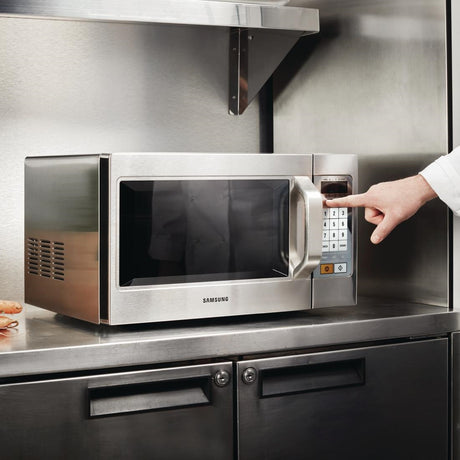 Samsung Light Duty Programmable Microwave 26Ltr 1100W CM1089
