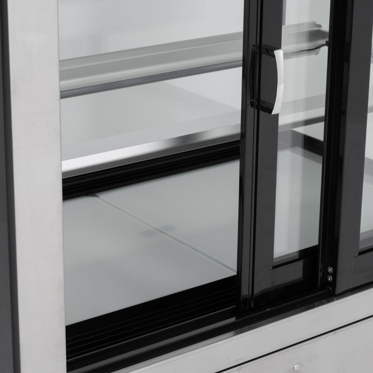 1.5m Curved Glass Low Height Merchandiser