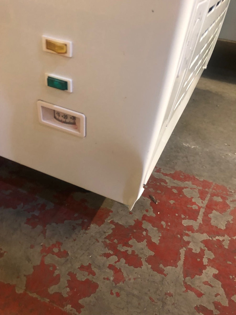 GRADED-00886-BDF62 Curved Glass Lid Freezer 620L