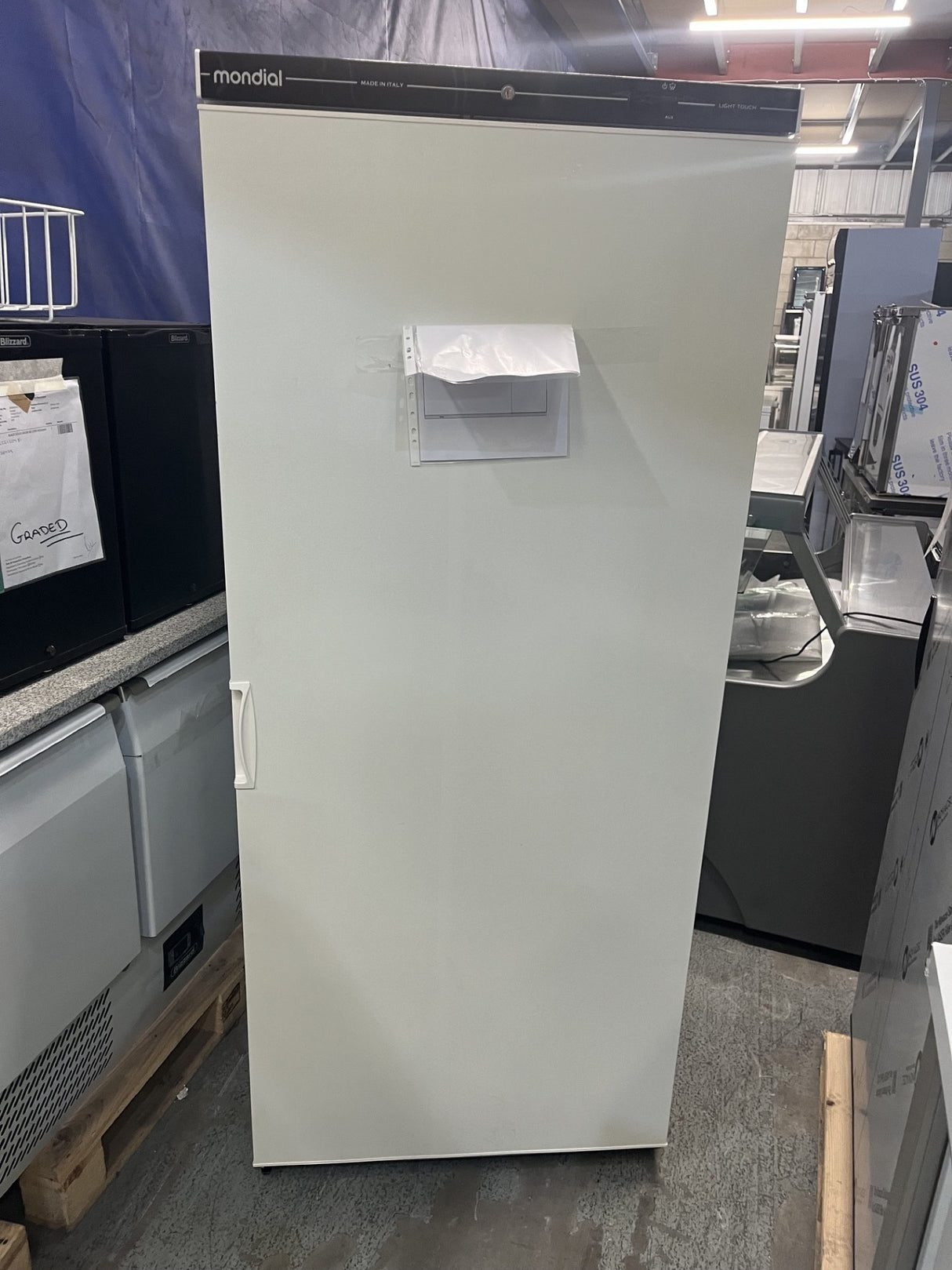 Upright 580 L Single Hinged Door Freezer
