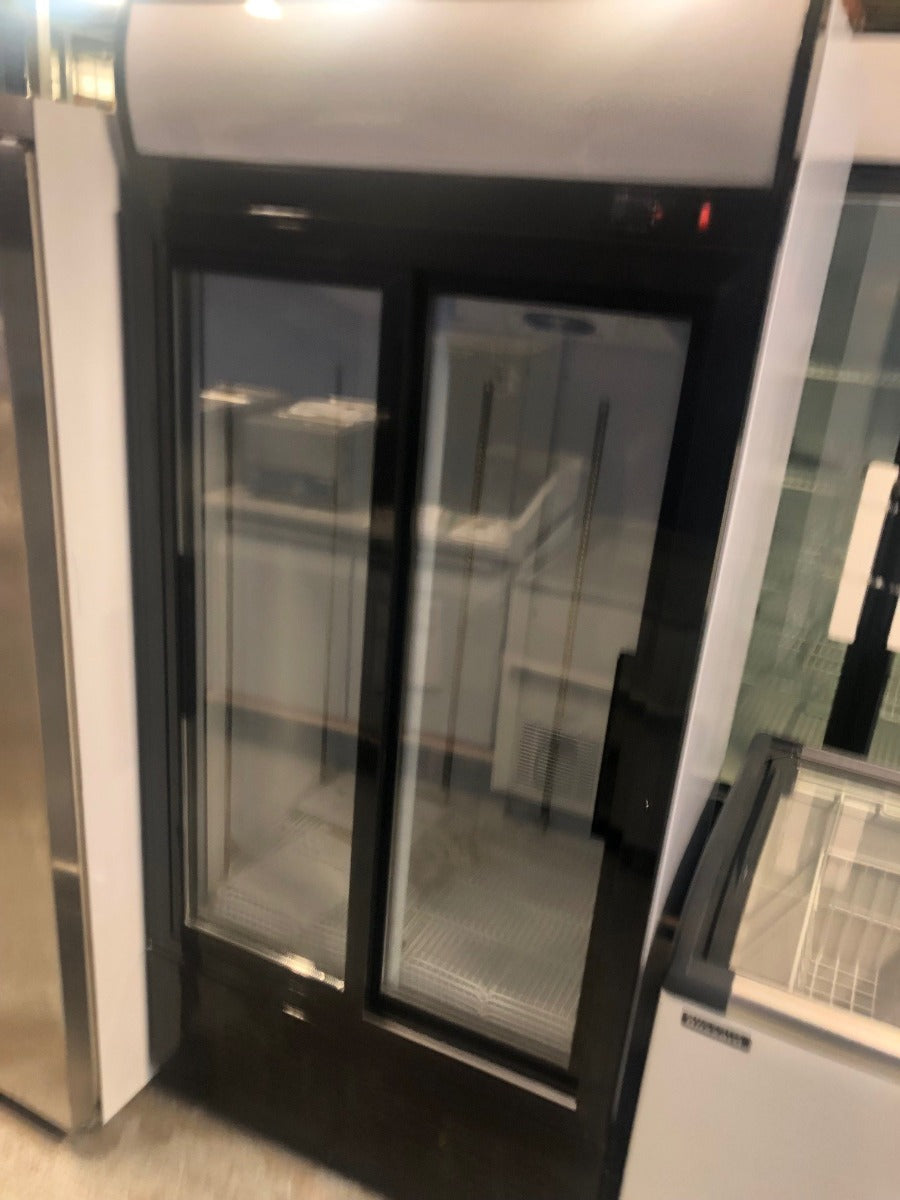 Graded 02091 630 L Double Sliding Glass Door Display Merchandiser