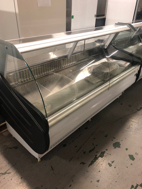 Graded 02146 2m Curved Glass Serve Over Counter