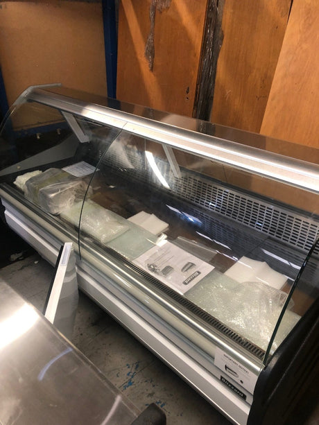 Graded 02182 2m Curved Glass Serve Over Counter
