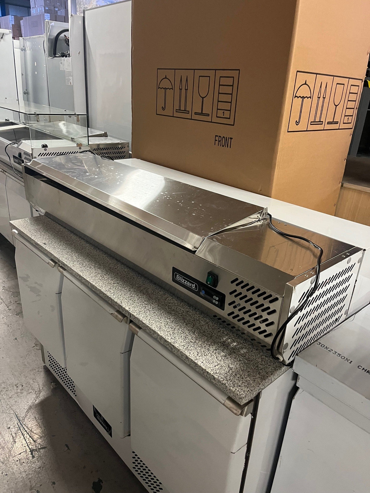 Graded 100004 Stainless Steel 1.5m Hinged 1/4 Gastronorm Prep Station